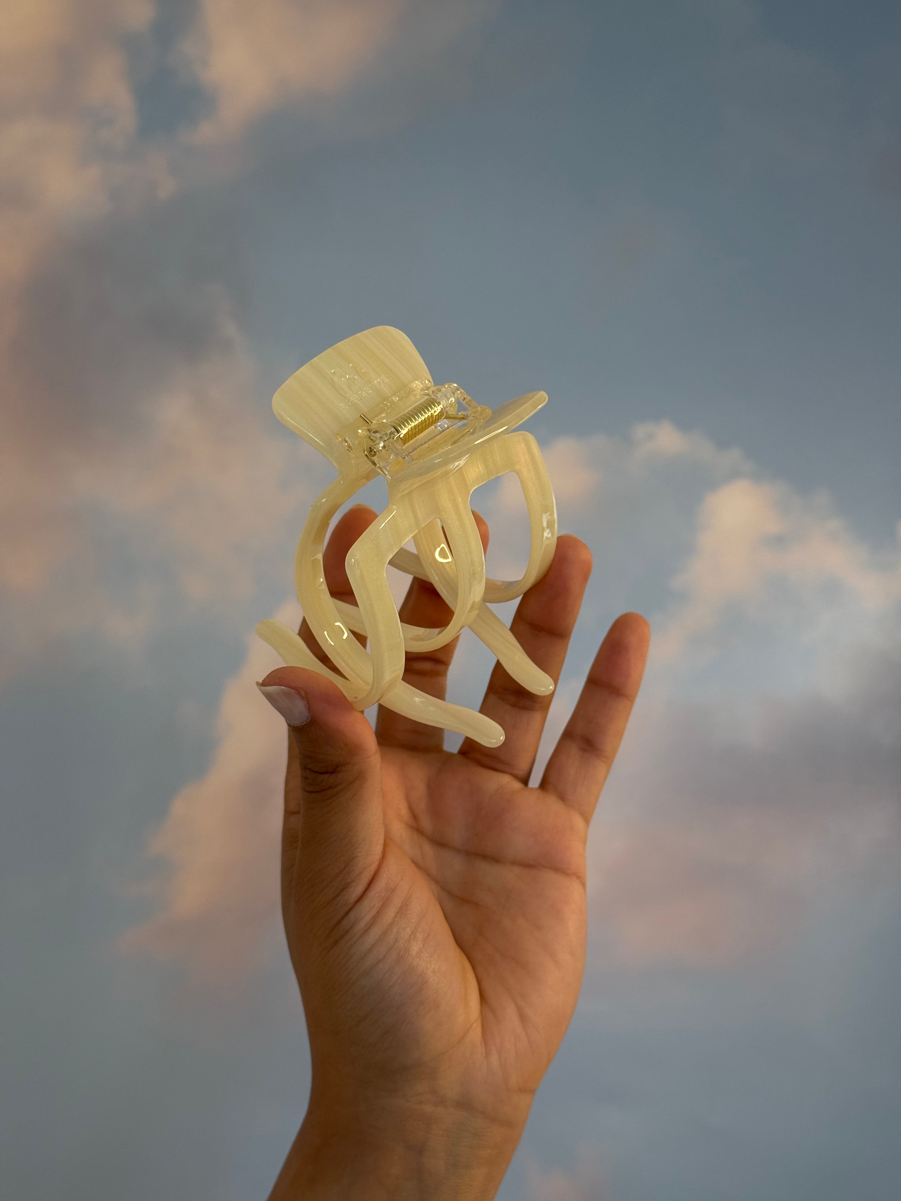 Ada: Große Acetat Haarklammer für Locken & Afro Hair