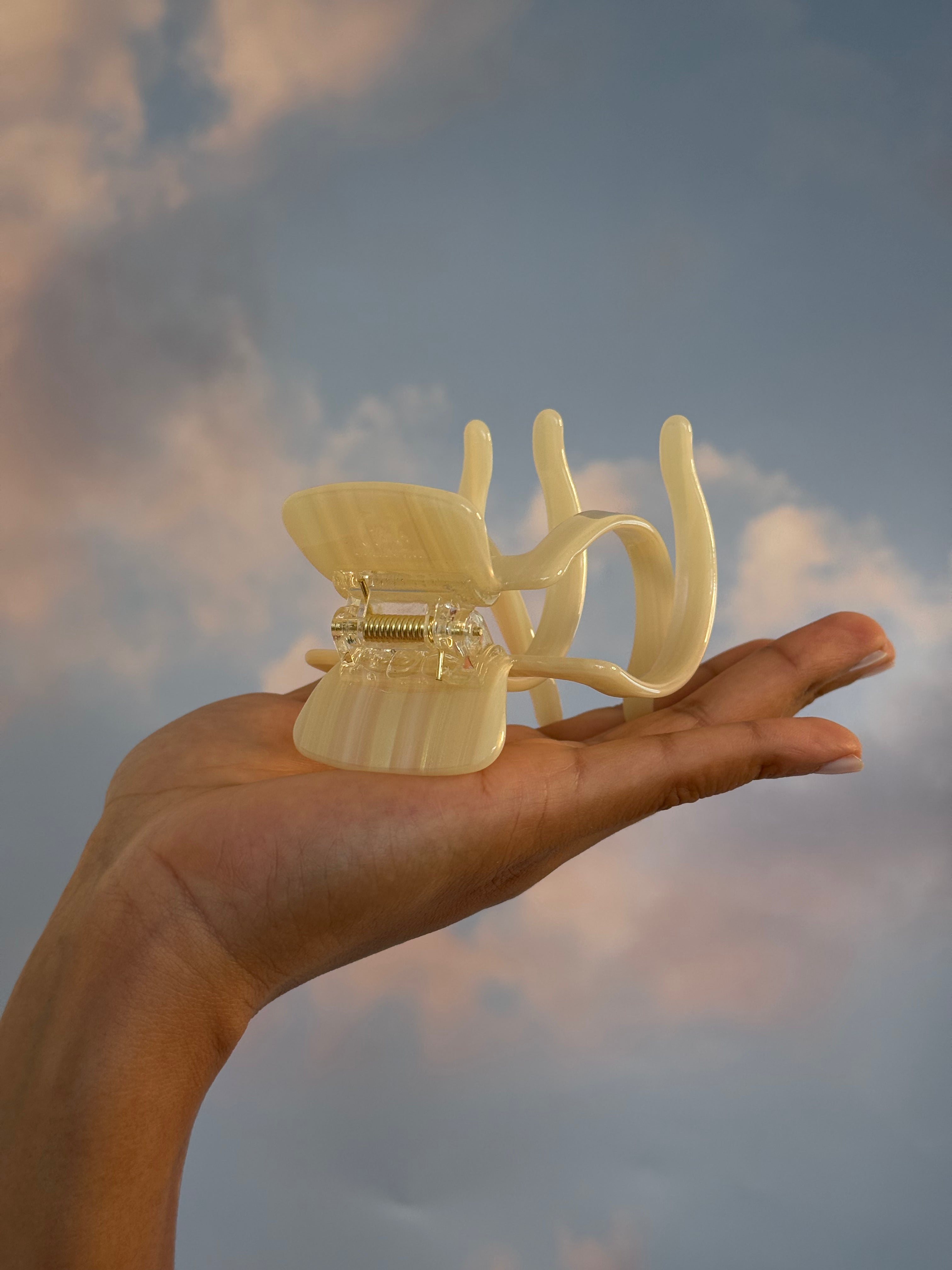 Ada: Große Acetat Haarklammer für Locken & Afro Hair