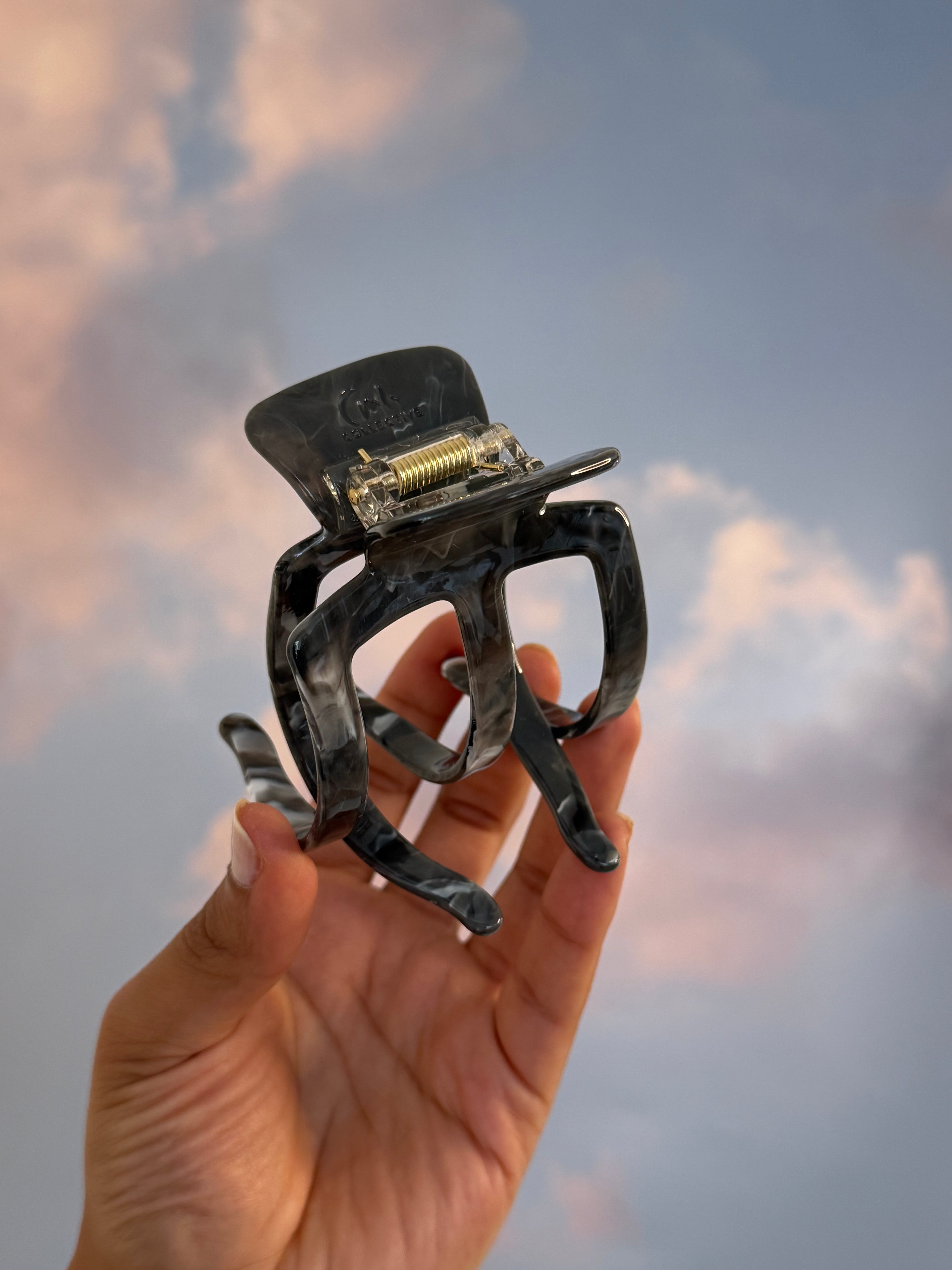 Ada: Große Acetat Haarklammer für Locken & Afro Hair